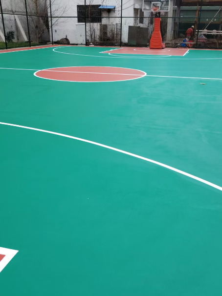 柯坪 球场长期使用易出现地面开裂